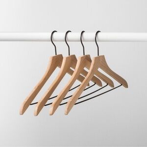 18 Wooden Brightroom Hangers